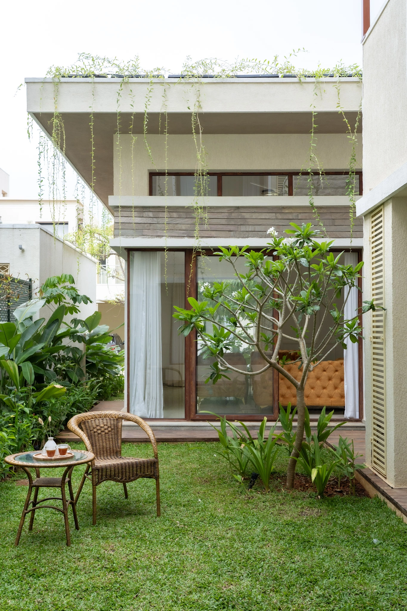 Luxury Villa Landscape Design in Bangalore: URBAN GREENS